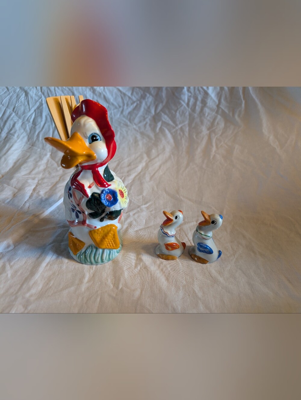 2/60$ Ceramic Duck Family Salt & Pepper Set with ustensiles holder